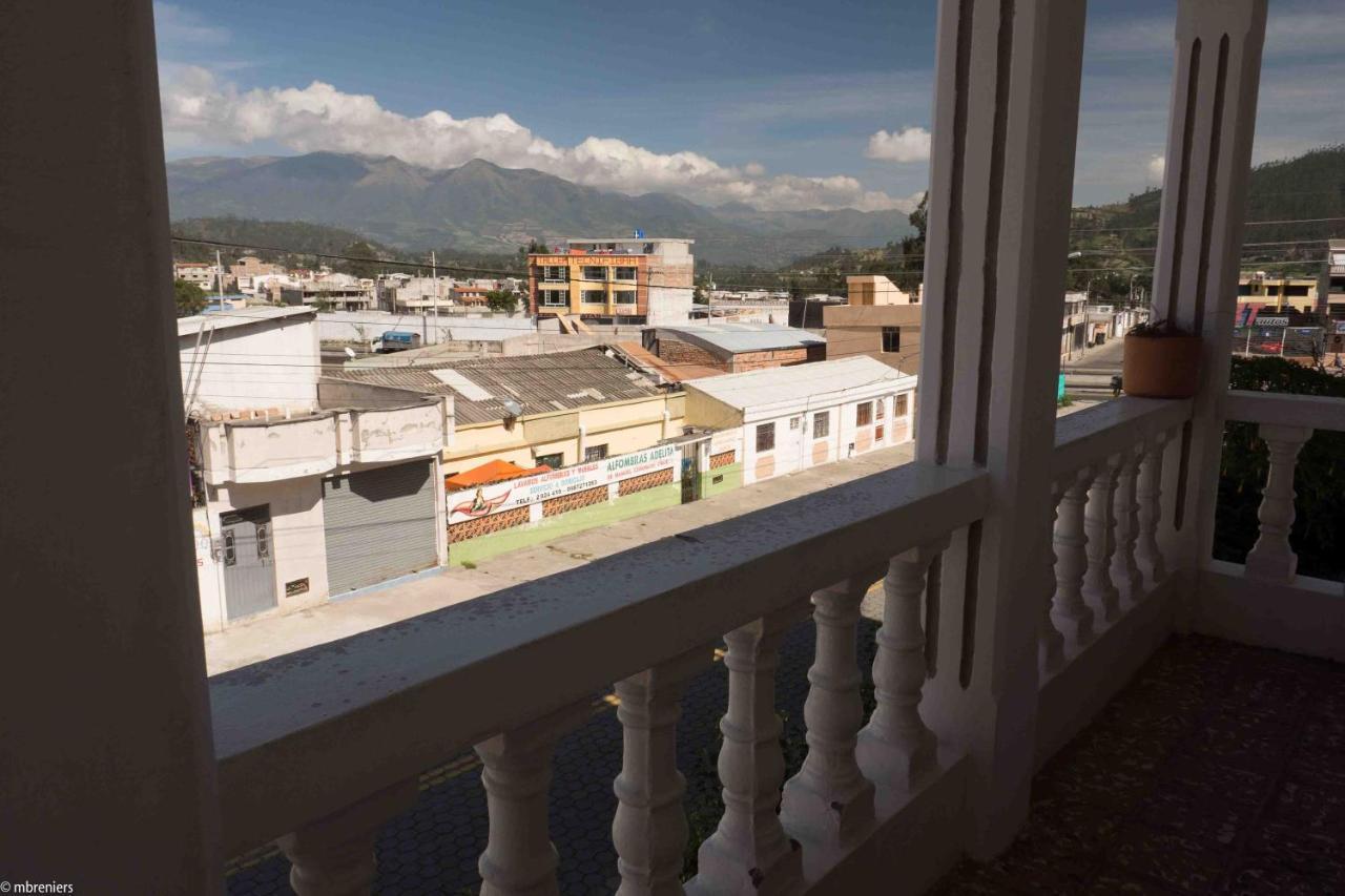 La Posada Del Quinde Отавало Экстерьер фото